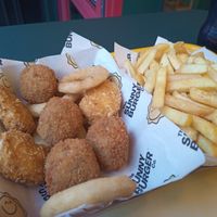 Snack mix and Cajun Spiced fries at The Sunny Burger Co. in Amsterdam