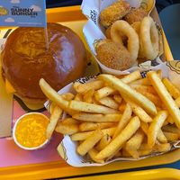 12€ for the little basket of nuggets etc ist just to much in my opinion.   at The Sunny Burger Co. in Amsterdam