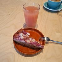 Vegan rhubarb and almond cake + fresh lemonade at Café Boudin in Brussels