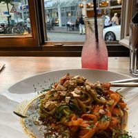 „100% Gemüse“ und eine Nichtschwimmer-Limonade Himbeere-Holunder, beides sehr fein!  at Nichtschwimmer in Bielefeld