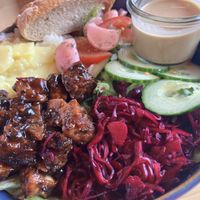 Gemischter Salat mit mariniertem Tofu war gut, aber keine Sensation.    at Stadtbiergarten Schorndorf in Schorndorf