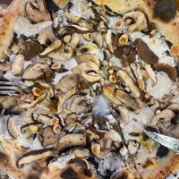 VAYA VEGAN 16.6
Truffle sauce, vegan mozzarella, mushroom, shitake, truffle carpaccio, hazelnuts.  at Can Pizza in Vilanova I La Geltru