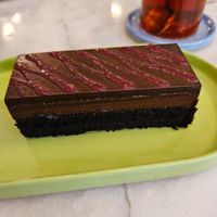 frambuazlı çikolqtalı sacher at Sisters & Harvest in Istanbul