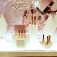 new line at Dear Dahlia - 디어달리아 카페 in Seoul