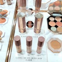 new line at Dear Dahlia - 디어달리아 카페 in Seoul