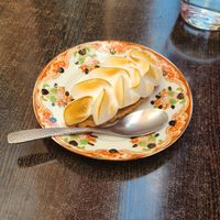 tarte au citron meringué vegan at Pâtisserie - Salon de thé Léone in Toulouse