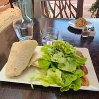 wrap crudités et salade at Pâtisserie - Salon de thé Léone in Toulouse
