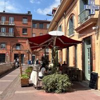 Outdoor seating   at Pâtisserie - Salon de thé Léone in Toulouse