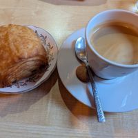 Pain-au-chocolat and allongée coffee at Pâtisserie - Salon de thé Léone in Toulouse
