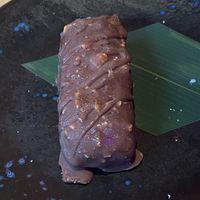 Postre: SNICKERS, delicioso! Si lo echas de menos este no defrauda  at Desoriente - Poblenou in Barcelona