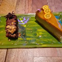 Mandarin cheesecake and plant-based snickers at Desoriente - Poblenou in Barcelona