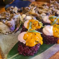 Makis avocat mangue et makis oyster mushrooms at Desoriente - Poblenou in Barcelona