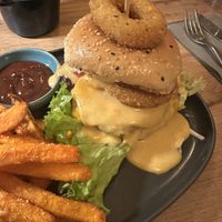 Vegan Cheese Supreme Burger  at Kovas in Schoenaich