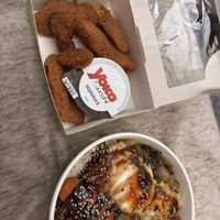 Das vegane Fischfilet befindet sich neben dem (optional ausgewählten) Ei auf dem Bild😄 at Yoko Sushi in Dortmund