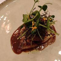 Croquette de pommes de terre, haricots verts, courgettes sur un lit de chou avec un jus corsé légèrement moutardé at Brocoli in Lyon