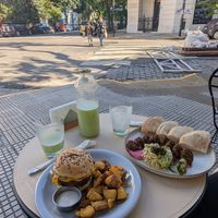 Hamburguesa y falafel at Puerta in Buenos Aires