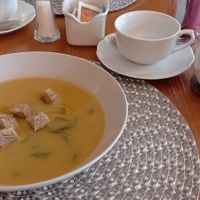 Chickpea soup with yellow tea at Casa de Chá In'fusão in Manteigas