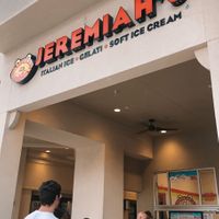 exterior and outside seating  at Jeremiah's Italian Ice in Windermere