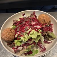 Gebackene Tofubällchen / geröstete Maroni / Raunerdip / Salatgarnitur klein 13,50€  at Gelbes Krokodil in Linz