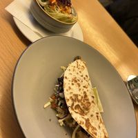 Tortillas / Austernpilze / mariniertes Rotkraut / Pico de Gallo / Käse / kl. Salat 18,50€  at Gelbes Krokodil in Linz
