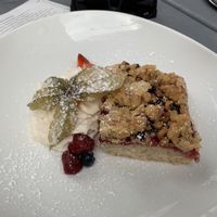 Vegan dessert at Gelbes Krokodil in Linz