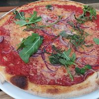 Pizza met ui at Vegan Pizza Bar in The Hague