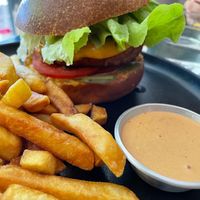 Cheze burger at SHOSH in Lisbon