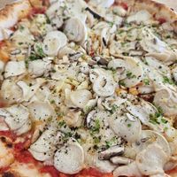 Generous portions, yummy food. Pizzas were freshly made from scratch i.e. freshly kneed dough at Gage Roads Freo Brewery in Fremantle