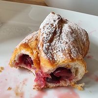 Raspberry pastry at Piekarnia Gruzinska Ketili Puri in Gdansk