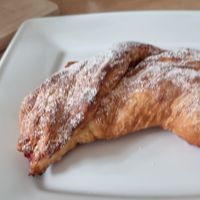 Size of the raspberry pastry at Piekarnia Gruzinska Ketili Puri in Gdansk