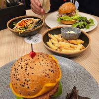 Burger Signature, Burger Copper Branch, Wrap Crispy & friet at Copper Branch in Rotterdam