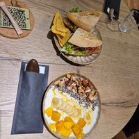 Nut & Mango Bowl and Copper Club sandwich at Copper Branch in Rotterdam