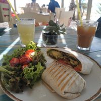 Vegan wrap with peach juice (super sweet) and freshly squeezed lemon juice (super sour) at Seaside Restaurant Bar in Naxos