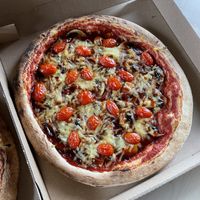Mushroom and cherry tomato with violife vegan cheese & bbq sauce!  at Plaisirs Pizzas in La Bresse