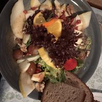 Salat mit Früchten  at Café Maarblick in Schalkenmehren