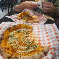 A pizza é muito gostosa, com fermentação de longa duração. at Time To Vegan Food in Sao Paulo