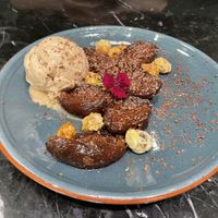 Higos con helado de avellanas  at Velada in Barcelona