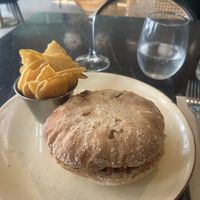 Burger mit Catalanischem Brot  at Velada in Barcelona