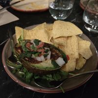 Nachos con aguacate a la brasa at Velada in Barcelona