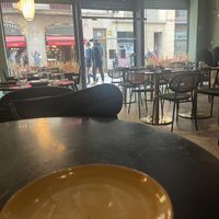 Direkt um 13 Uhr ist es noch leer😉 at Velada in Barcelona