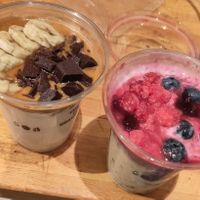 Too good to go from there (one banana, chocolate and peanut butter yogurt and a red fruits porridge at YB (Yoghurt Barn) by Autogrill Belgium in Brussels