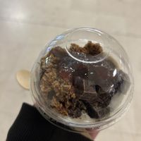 Overnight oats, Granola, Dark Choci, Red Fruits 5,60€  at YB (Yoghurt Barn) by Autogrill Belgium in Brussels