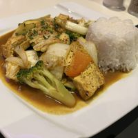 Tofu und Gemüse in Kokoscurry  at Vina in Graz