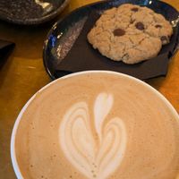 Latte and chocolate cookie at Papegoye in Oslo