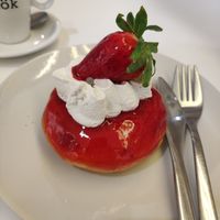 Strawberry cream donut at Chök - Valencia in Valencia