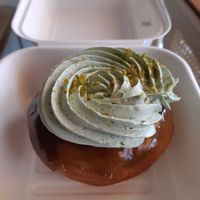 Pistachio doughnut at Chök - Valencia in Valencia