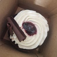 Cherry and vanilla cake at Chök - Valencia in Valencia