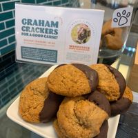 Graham Cracker Cookies to support Woodstock Farm Animal Sanctuary!  
🐮 🐥 🐷  at All Roads in Jefferson