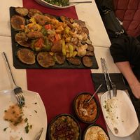 Vegetarische Platte für 2 Personen (Vegan) inkl. Salat und 3 Dips   at Royal Lebanon in Giessen