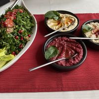 Salat und verschiedene Dips  at Royal Lebanon in Giessen